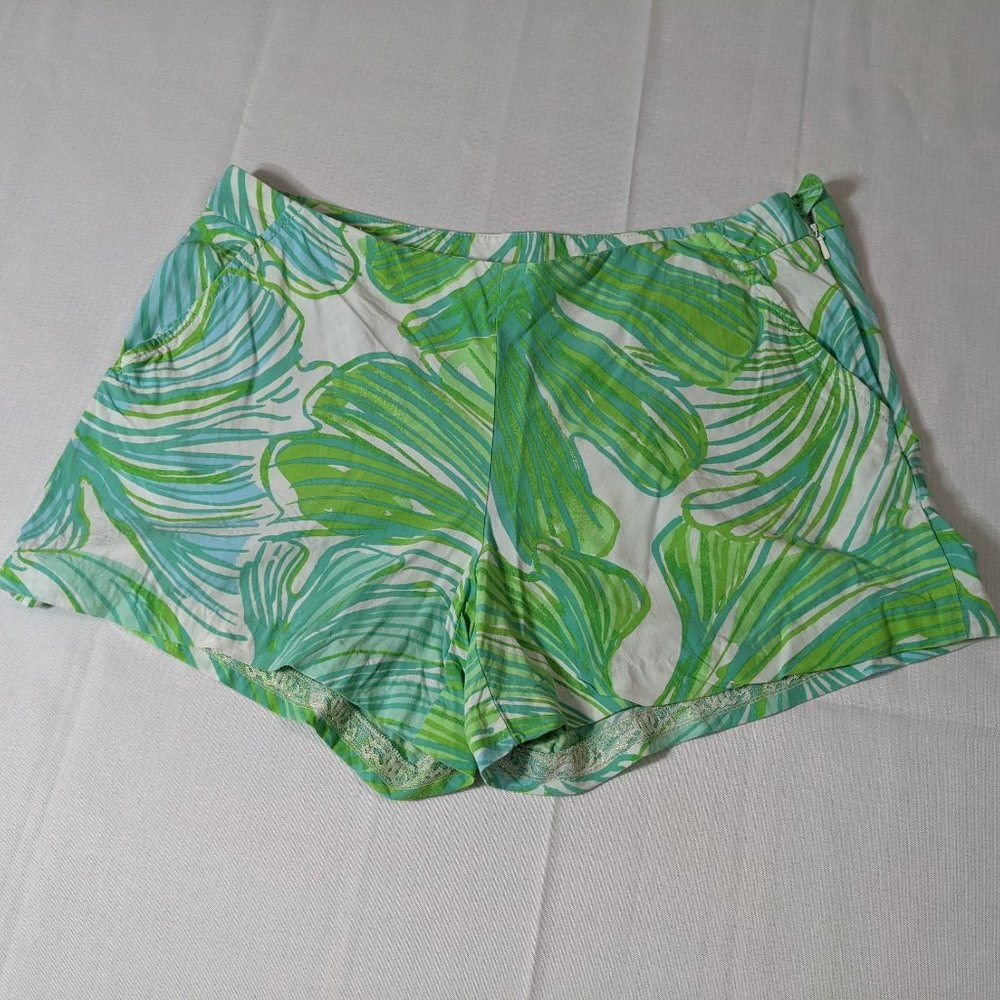 Lilly Pulitzer Blue & Green Leaf Print Pocket Shorts - size 6*
